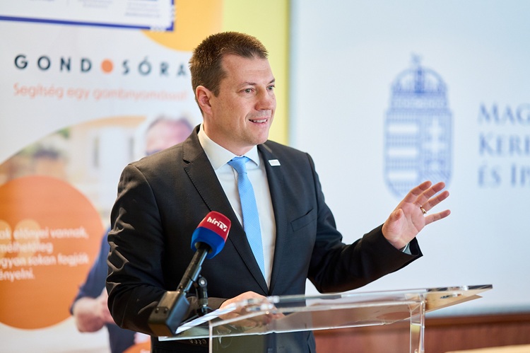 dr. Juhász Roland