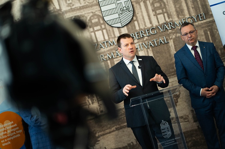 Dr. Juhász Roland és Román István