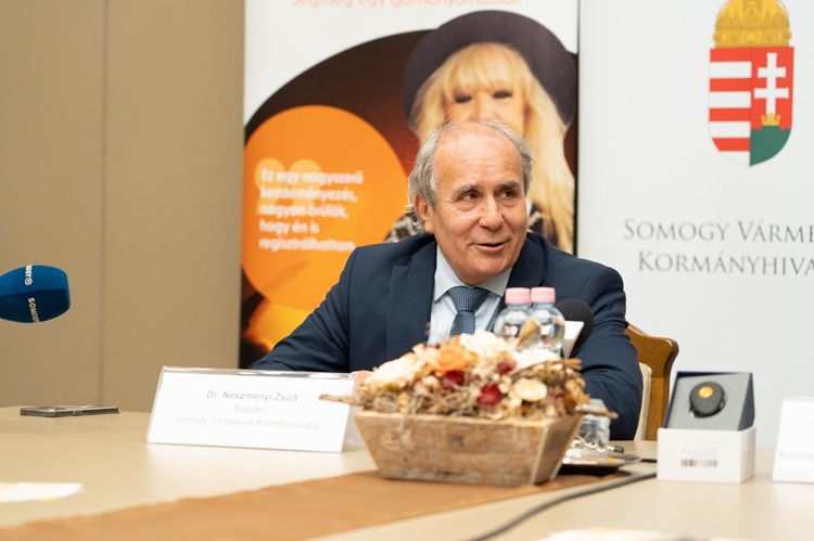 Dr. Neszményi Zsolt
