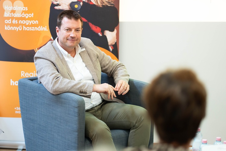 dr. Juhász Roland a program vezetője