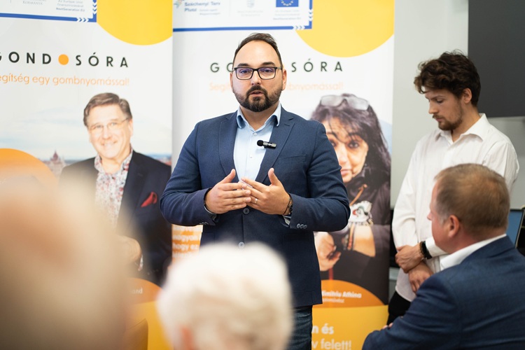 Havasi Zoltán alpolgármester beszédet tart