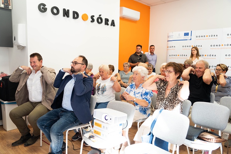 A rendezvény résztvevői előadás közben