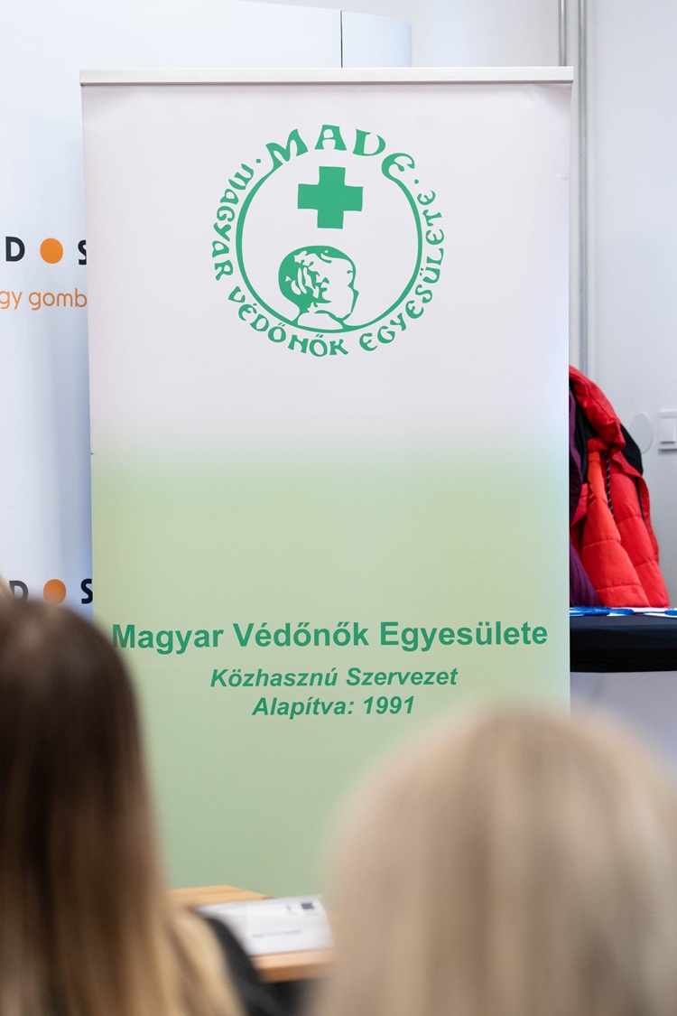 Magyar Védőnők Egyesületének plakátja