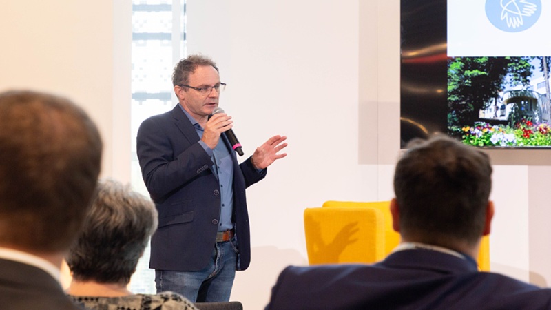 Dr. Toldy-Schedel Emil kórházigazgató előadást tart